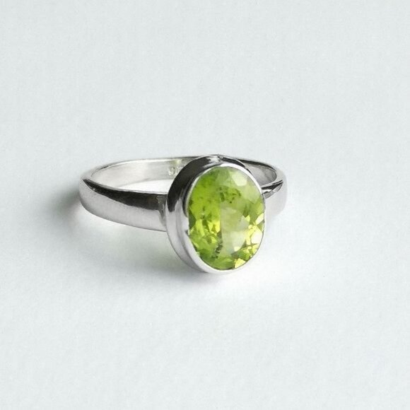 New Apple Green Peridot Ring in Sterling Silver size 6 - Picture 5 of 9
